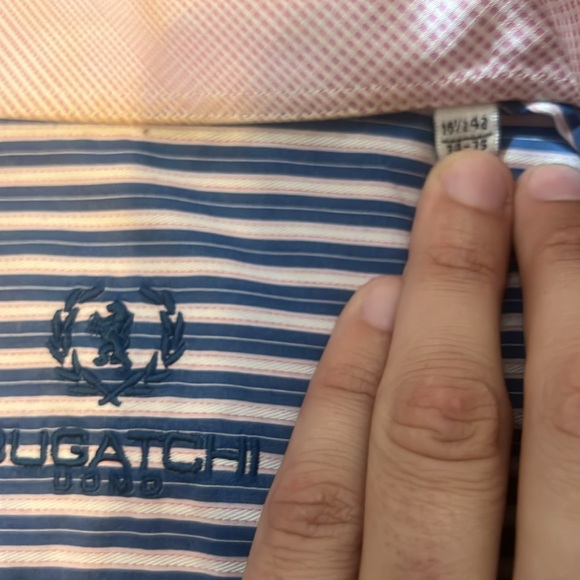 Beautiful button up shirt, collar & shirt cuff combo distinguish this item - Picture 3 of 4